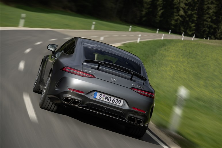 【スリーポインテッドスターが光る!?】「AMG GT 4ドアクーペ」後継EVをチラ見せ。エンジン仕様も併売へ