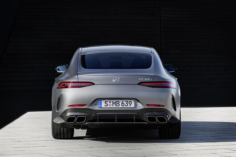 【スリーポインテッドスターが光る!?】「AMG GT 4ドアクーペ」後継EVをチラ見せ。エンジン仕様も併売へ