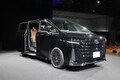 ショーファーカーへと変貌した新型アルファード。廉価グレード追加の有無を主査に聞いた