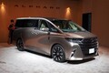ショーファーカーへと変貌した新型アルファード。廉価グレード追加の有無を主査に聞いた