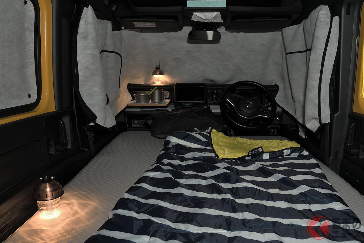 キャンプや車中泊が快適に！ アウトドアの必需品「カーサイドタープ」の正しい使い方