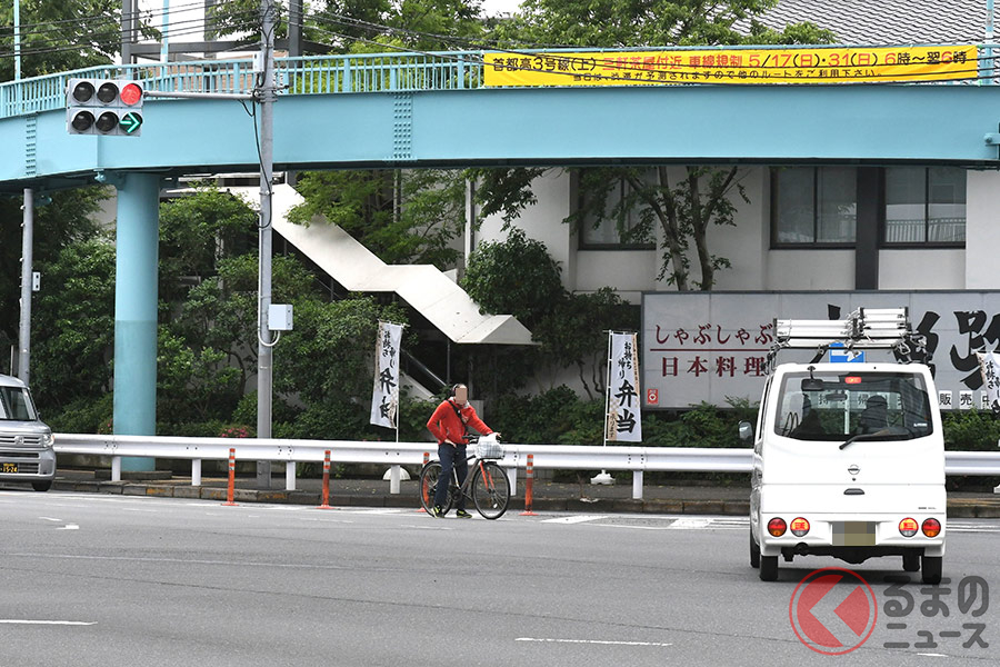 寝屋川 自転車運転手が自動車のドアを破壊 大阪人の交通マナー 煽り運転多い
