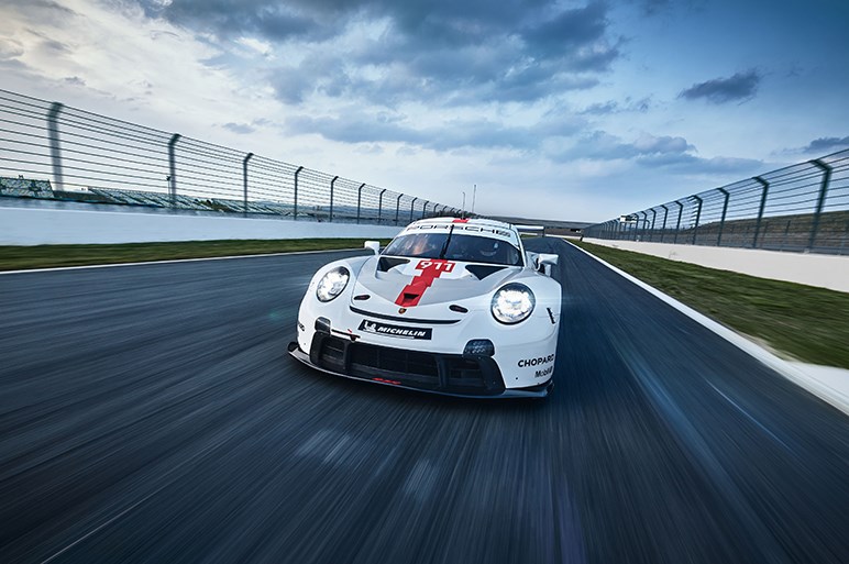 ポルシェ、911のレースカー仕様「911RSR」の新型を公開