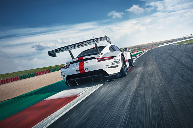 ポルシェ、911のレースカー仕様「911RSR」の新型を公開