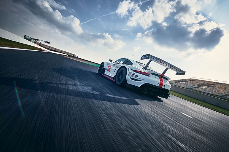 ポルシェ、911のレースカー仕様「911RSR」の新型を公開