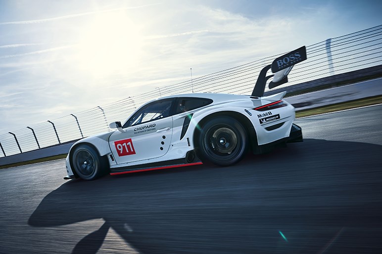 ポルシェ、911のレースカー仕様「911RSR」の新型を公開