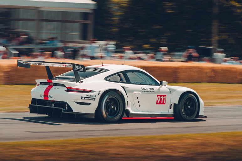 ポルシェ、911のレースカー仕様「911RSR」の新型を公開