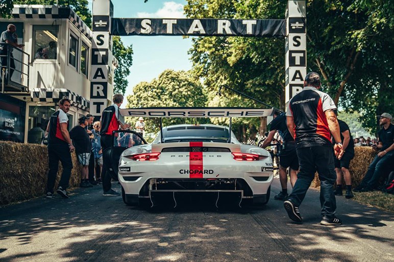 ポルシェ、911のレースカー仕様「911RSR」の新型を公開