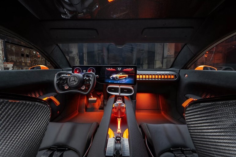 【インパクト絶大】これが未来のセダンか。「コンセプト AMG GT XX」速すぎ＆光りすぎな電動4ドア公開