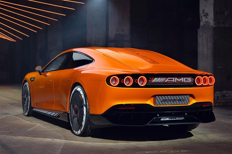 【インパクト絶大】これが未来のセダンか。「コンセプト AMG GT XX」速すぎ＆光りすぎな電動4ドア公開