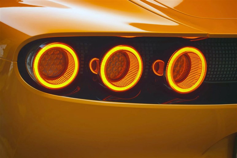 【インパクト絶大】これが未来のセダンか。「コンセプト AMG GT XX」速すぎ＆光りすぎな電動4ドア公開