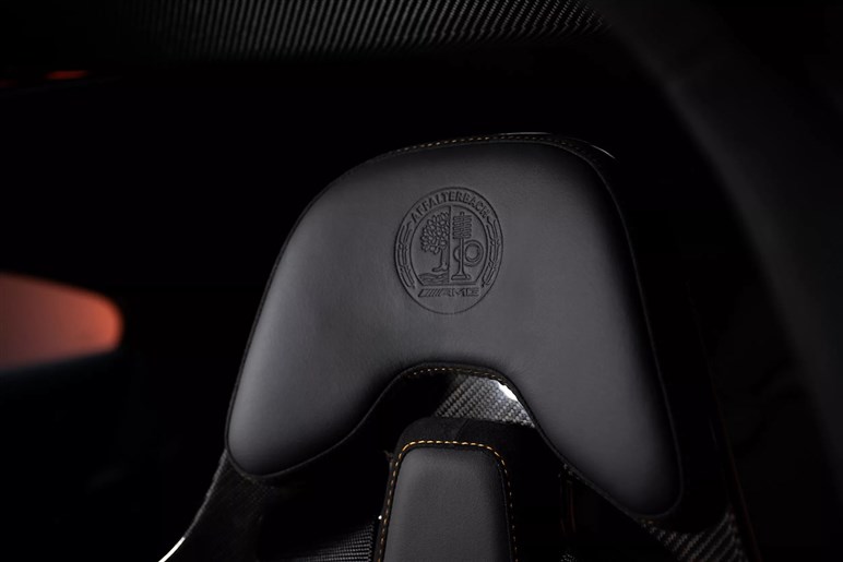 【インパクト絶大】これが未来のセダンか。「コンセプト AMG GT XX」速すぎ＆光りすぎな電動4ドア公開