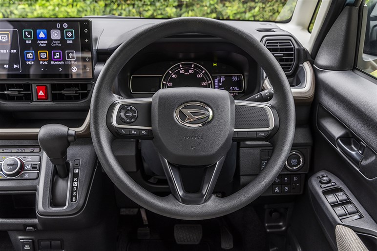 新型「ムーヴ」はバランス重視の優等生タイプ。スライドドア以外は地味キャラだがライバルを研究した装備と価格が上手い