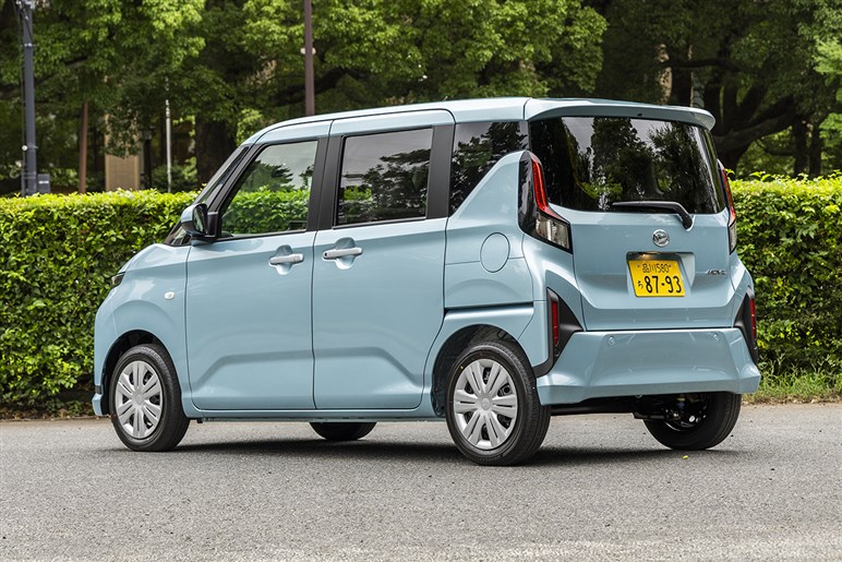 新型「ムーヴ」はバランス重視の優等生タイプ。スライドドア以外は地味キャラだがライバルを研究した装備と価格が上手い