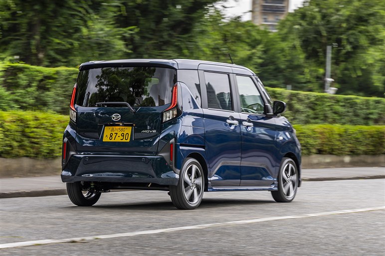 新型「ムーヴ」はバランス重視の優等生タイプ。スライドドア以外は地味キャラだがライバルを研究した装備と価格が上手い