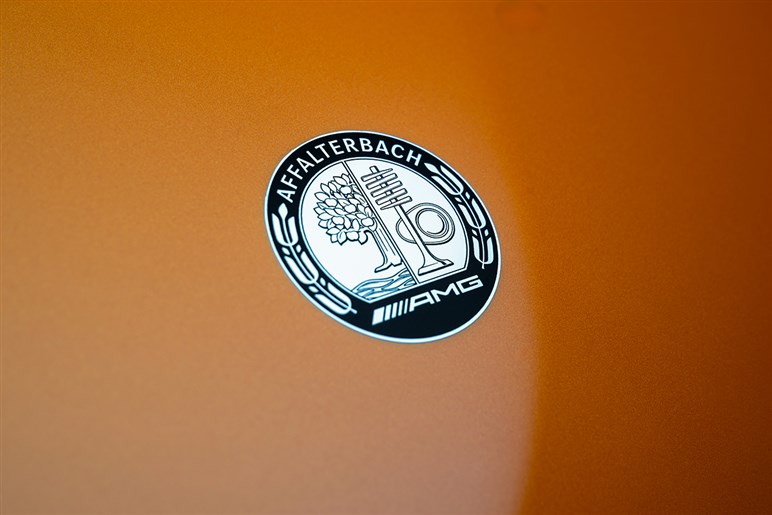 【インパクト絶大】これが未来のセダンか。「コンセプト AMG GT XX」速すぎ＆光りすぎな電動4ドア公開