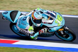 Moto3サンマリノ決勝｜ピケラス、ペナルティ覆して劇的な初優勝！　古里太陽が上位争い4位