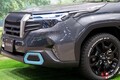 スバル「新型SUV」実車公開！ 精悍デザイン×全長4.6m級の「ちょうどイイサイズ」！ 斬新「車中泊」仕様の「新型フォレスター」カスタムモデルがスゴかった！