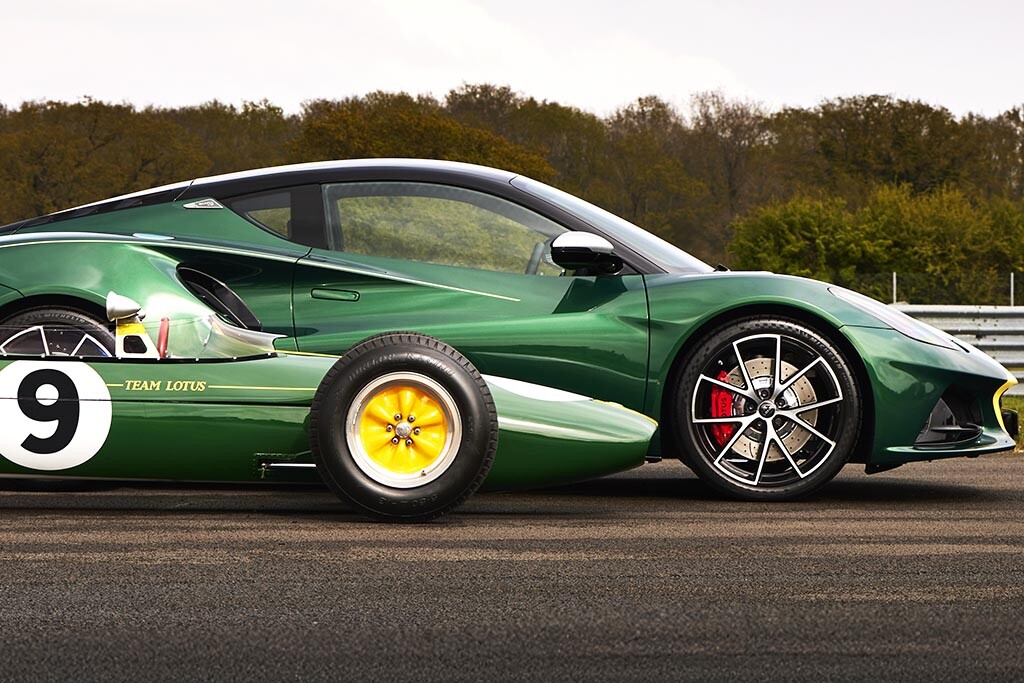 伝説のドライバー「ジム・クラーク」を讃える特別な「エミーラ」登場！全世界60台限定生産の超レア・モデル