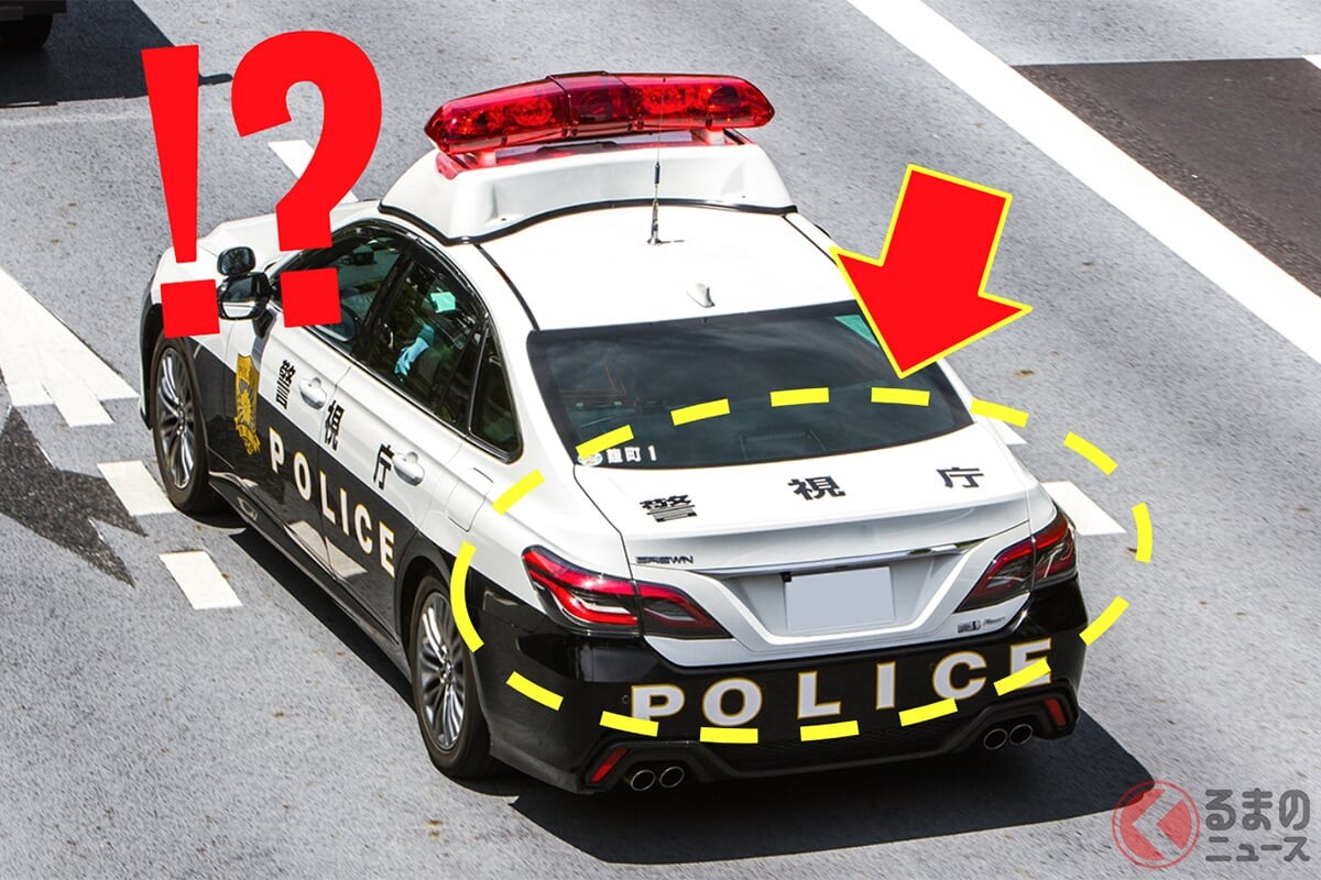 パトカーの「トランク」何が積んである!? 「超頑丈なタテ」「AED」も装備で「もはや走る要塞」？ 荷台に積まれた「専用装備」の種類と使い道は？