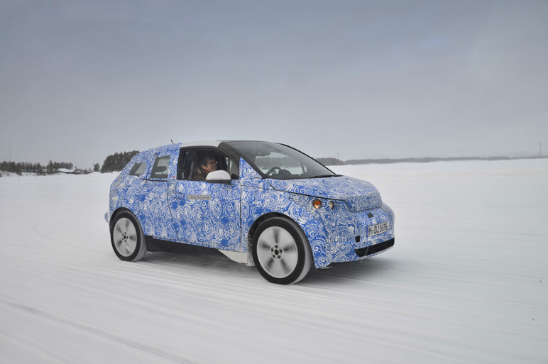 BMWのEV、i3のプロトモデルに助手席試乗