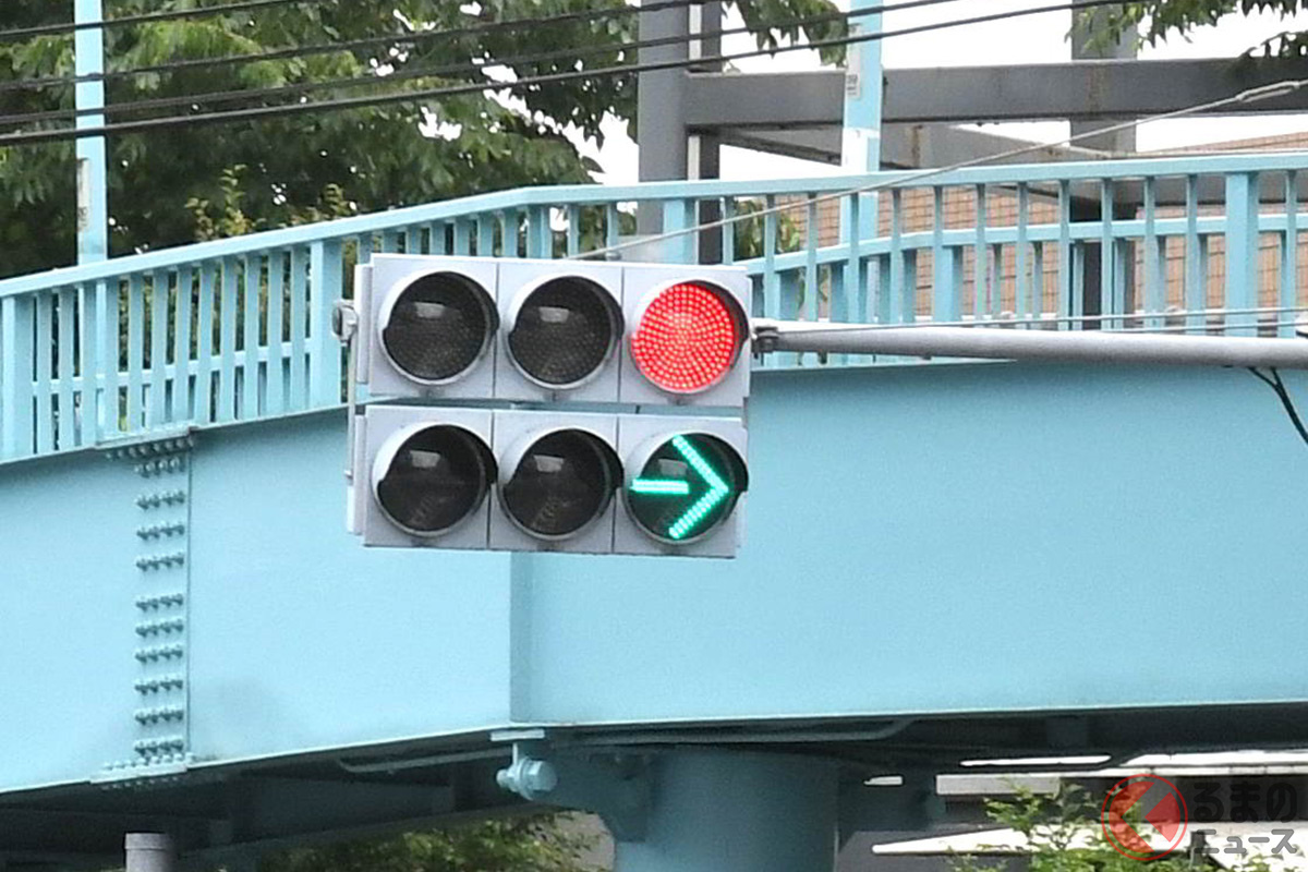 青信号の意味ないじゃん なぜ矢印が全方位に点灯するのか 信号機のややこしい意味 くるまのニュース 自動車情報サイト 新車 中古車 Carview