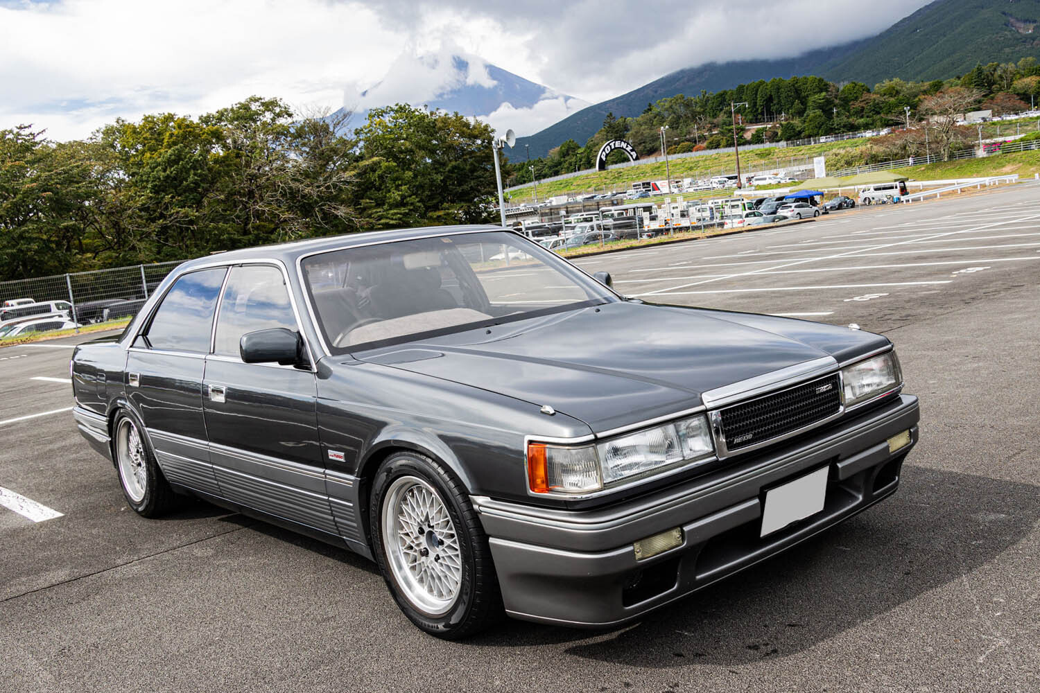 約30年所有するマツダ「ルーチェ ロータリーターボ」は自力でMT化！ 燃費はリッター4キロ…「やっぱり気持ちよくて思わず踏んじゃいます」