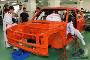 “インディ500王者”が初代「シビックRS」でラリー初挑戦！ ホンダ学園の学生たちはなぜ“モナコでの旧車ラリー”に参戦するのか？