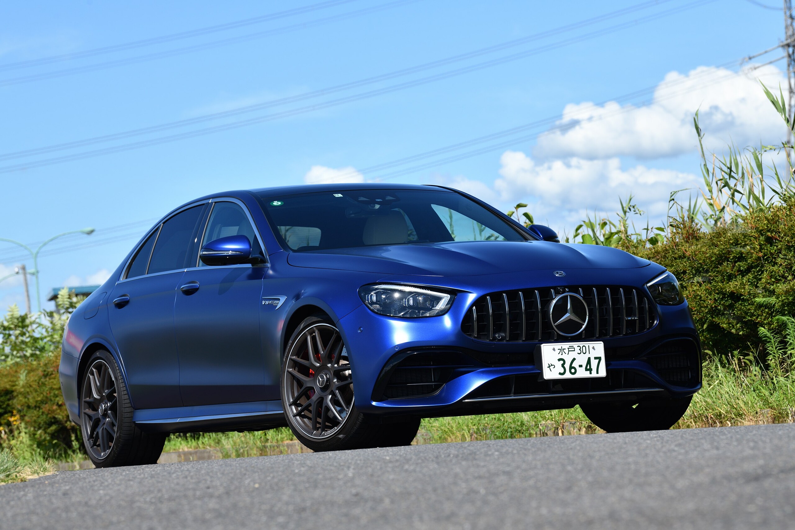 スーパースポーツより速い4ドアサルーン