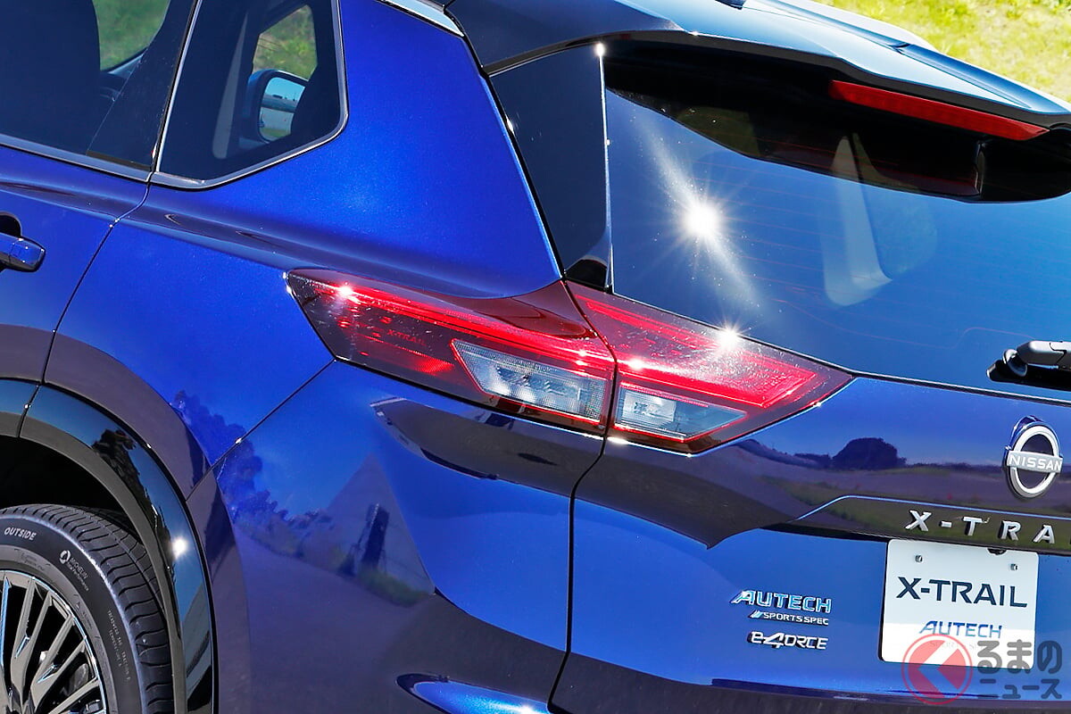 590万円！ 日産「新型“高級”SUV」発表！ キラキラ外装の「豪華“スポーティ”仕様」！ シックな黒×青内装もカッコいい「新型X-トレイル AUTECH“スポーツスペック”」が新登場