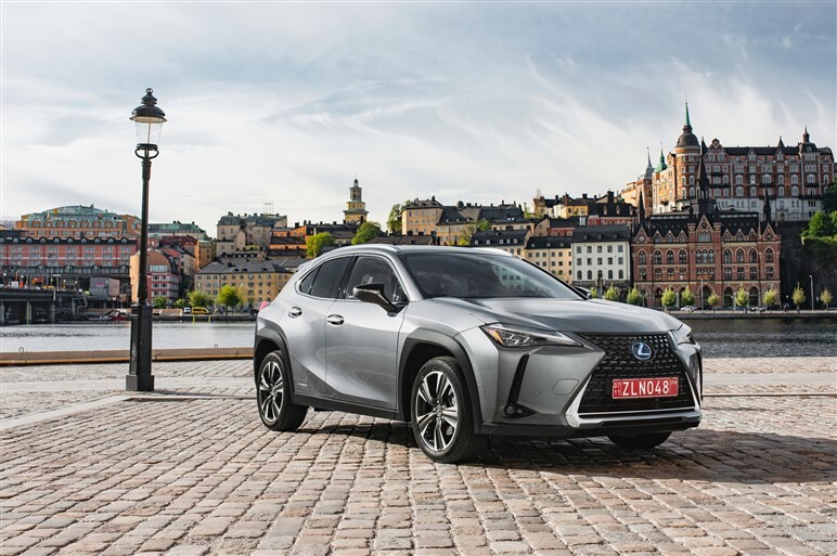 レクサス、「RC」の改良型など4モデルをパリモーターショーで公開