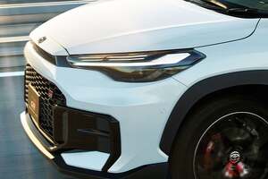 トヨタ「新カローラクロス」発表！ 2リッターで「“高性能”4WD」＆「驚きの新機能」設定!? 276万円から買える「コンパクトSUV」改良モデルの「進化」とは