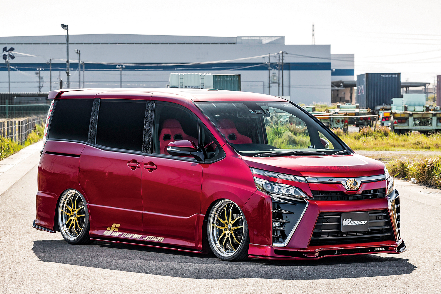 トヨタ ヴォクシー を全身カスタムペイント 格上 アルヴェル に負けない迫力とは Auto Messe Web 自動車情報サイト 新車 中古車 Carview
