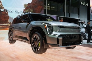 高性能の7人乗りSUV、約1600万円から欧州発売へ　キア新型『EV9 GT』