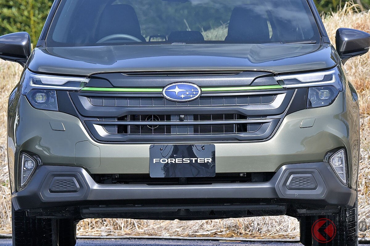 スバル「新型SUV」がスゴい！ “タフ”デザイン×「“強い”ハイブリッド」新搭載！ 全長4.6m級で「ちょうどイイサイズ」な6代目「新型フォレスター」どう変わった？