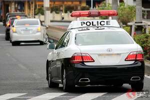 前方に「パトカー」発見！ 追い越しても大丈夫？ 「うっかり違反になるのが心配…」の声も!? 知っておきたい「NG行為」とは？