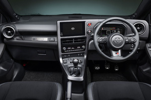 トヨタ　GRヤリスの改良とWRCドライバー監修の特別仕様車を発売
