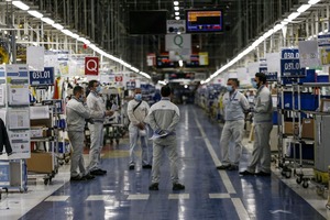 FCA、イタリアのセベル工場で生産を再開。30万平方メートルを消毒するなど最大限の安全対策を実施