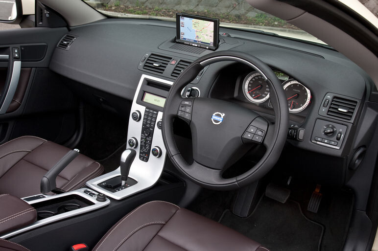 色気増したボルボC70 内外装＆走りの評価！