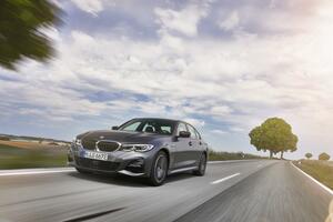 【海外試乗】EV走行距離も増えて、よりクリーンでスマートになった「BMW 330e M Sport」