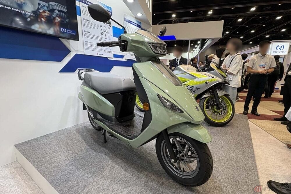 スズキの最新原付スクーター「e-アクセス」公開!! 海外版「アドレス」の電動仕様車はスタイルこそ似ていても専用設計だらけ!?