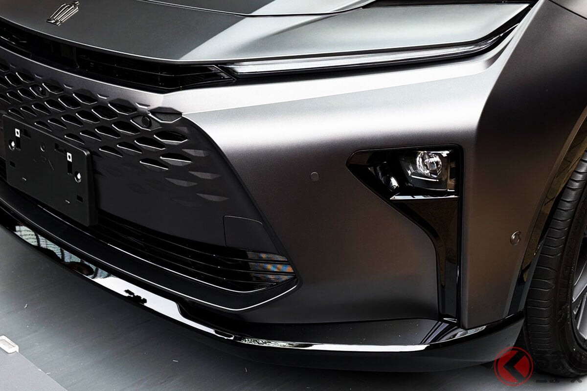 トヨタ新型「黒いクラウン“エステート”」初公開！ 特別「黒すぎ専用ボディ」×匠の“表面仕上げ”採用!? 「所有感」も満たす特別な「マットメタル」仕様を披露