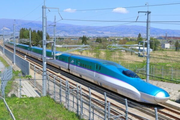 日本最北の「巨大な新幹線車両基地」が大幅に増強へ 札幌延伸を見据えパワーアップ！  屋根ですっぽり覆われる!?