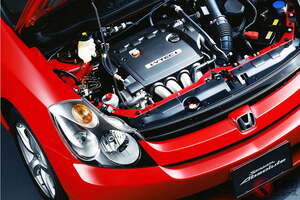 全長4.5mで「7人乗り」！ ホンダの「スポーツ3列ミニバン」が凄かった！ ちょうどいい「5ナンバーボディ」に精悍デザイン採用！ 「オデッセイ」より小さい「ストリーム」とは