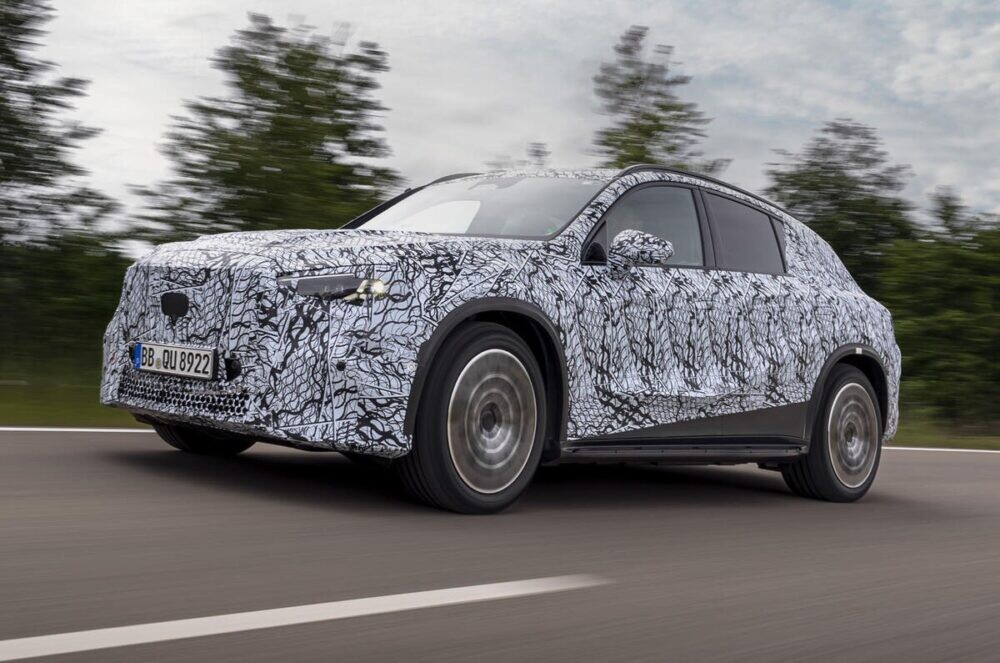 メルセデス・ベンツ新型『GLC』9月発表へ　ハイテク満載、航続距離700km達成か