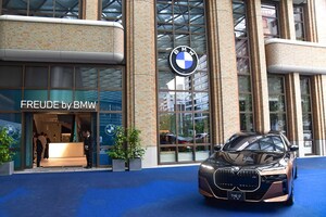 麻布台ヒルズにBMWのブランド・ストア「FREUDE by BMW」がオープン！ 今回はポップアップではなく常設ストアとなります