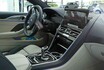 【スクープ】新ディスプレイが浮いている!? BMW 8シリーズ カブリオレ改良新型、内外を初スクープ！