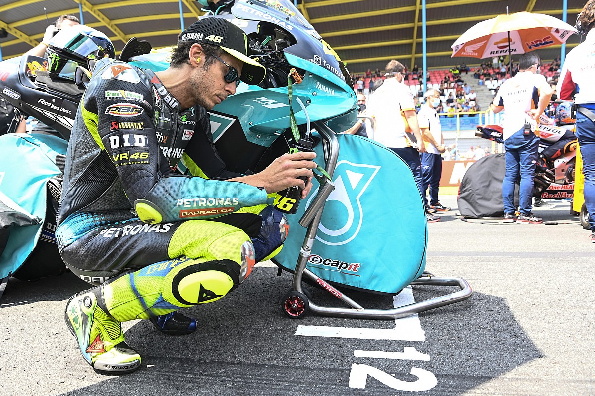 Motogp ロッシは現役引退できない 42歳ベテランがmotogpキャリア続行もあり得る理由とは Motorsport Com 日本版 自動車情報サイト 新車 中古車 Carview