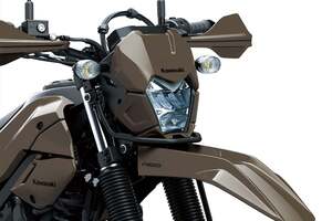 カワサキの新型バイクはミリタリーチックで抜群のカッコ良さ！ 「KLX230 DF」が日本初上陸！