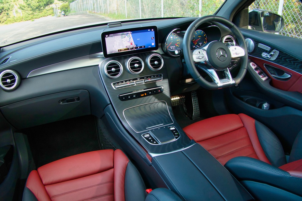 63より ベンツより メルセデスamg 43の Glcクーペ 1000万円級suvに求めるものは Autocar Japan 自動車情報サイト 新車 中古車 Carview